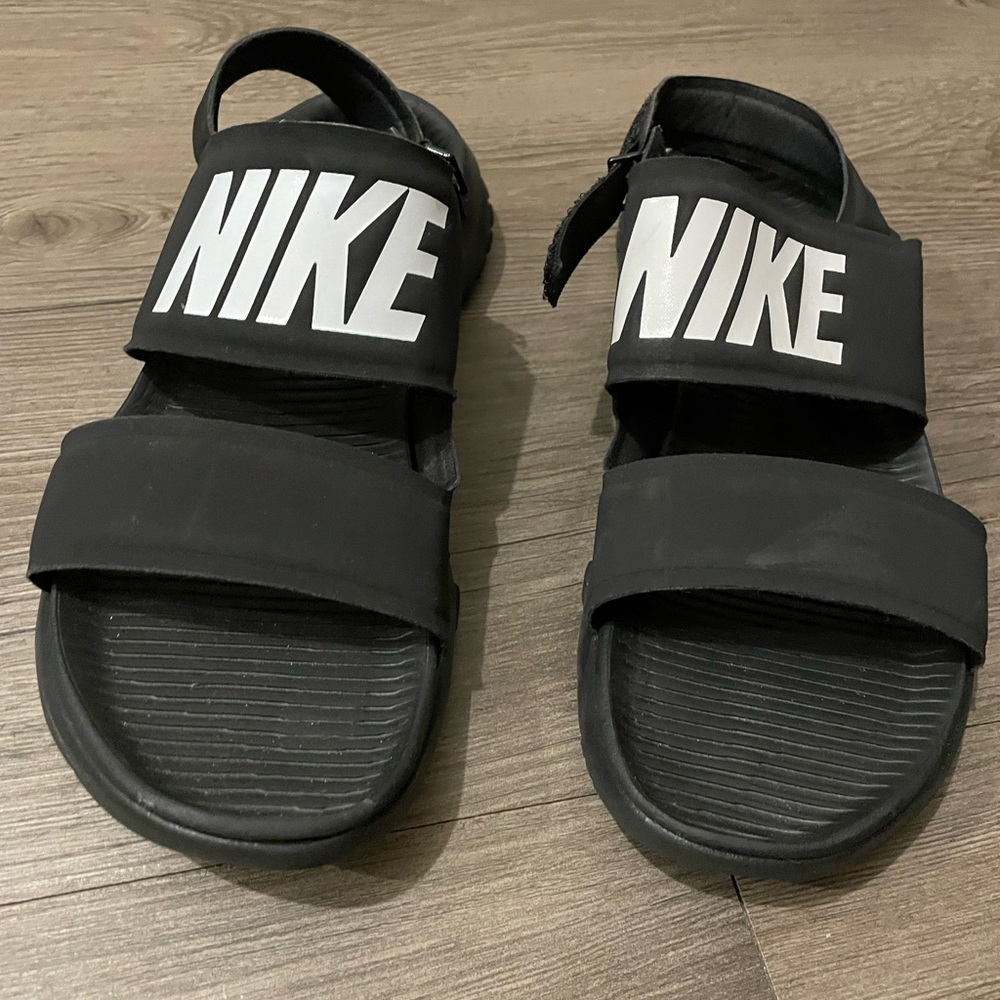 nike sandals womens 9
